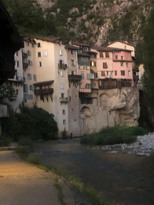 Confortable Au Pied Du Vercors Pont-en-Royans Exterior foto